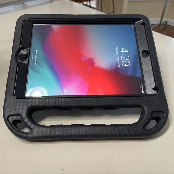 iPad Air 1st gen 32GB Model A1474 with Black Protective Case - Picture 3 of 16